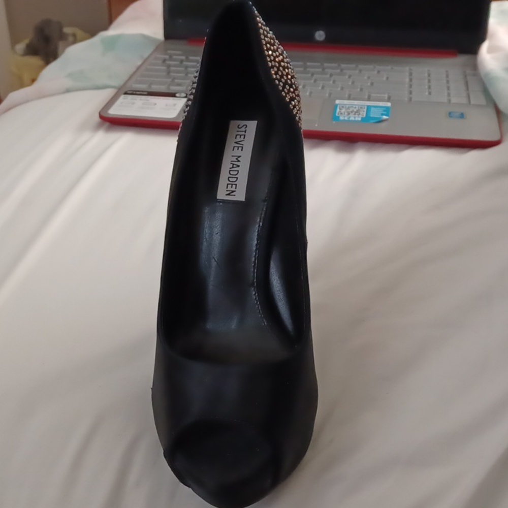 Steve Madden black & gold studed heels sz 10